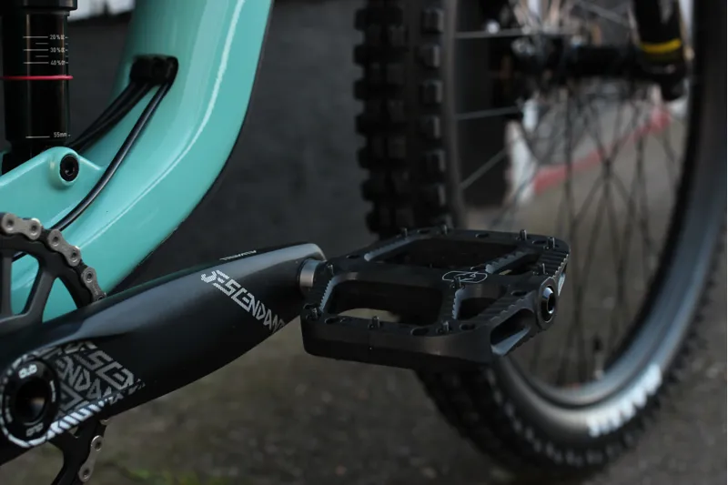 2023 GT Sensor Carbon Pro LE Full Suspension Mountain Bike in Sea Green-5