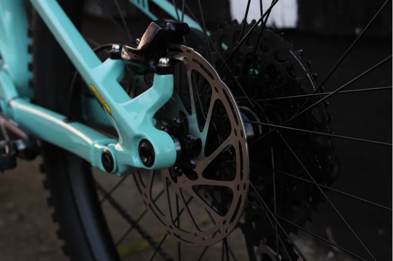 2023 GT Sensor Carbon Pro LE Full Suspension Mountain Bike in Sea Green-9