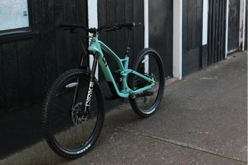 2023 GT Sensor Carbon Pro LE Full Suspension Mountain Bike in Sea Green-10