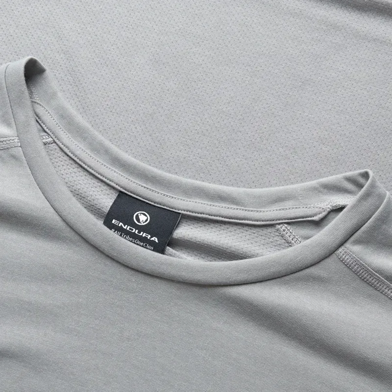 Endura Men's Loop Long Sleeve Tech Tee in Dreich Grey-3