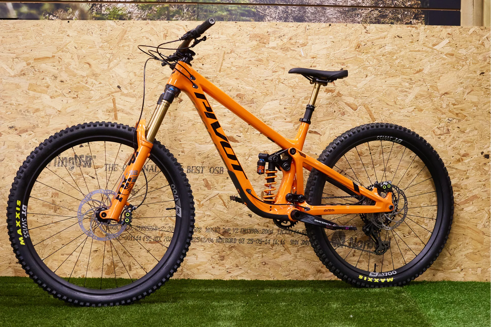 2023 Pivot Firebird 29 Carbon Fibre Full Suspension Mountain Bike