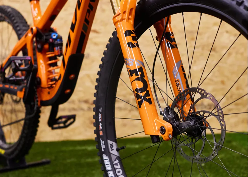 2023 Pivot Firebird 29 Carbon Fibre Full Suspension Mountain Bike Coil. Orange. M-7