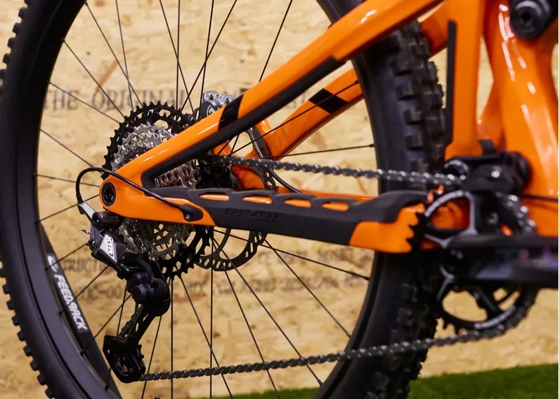 2023 Pivot Firebird 29 Carbon Fibre Full Suspension Mountain Bike Coil. Orange. M-5