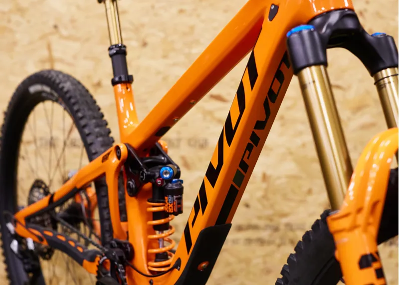 2023 Pivot Firebird 29 Carbon Fibre Full Suspension Mountain Bike Coil. Orange. M-2
