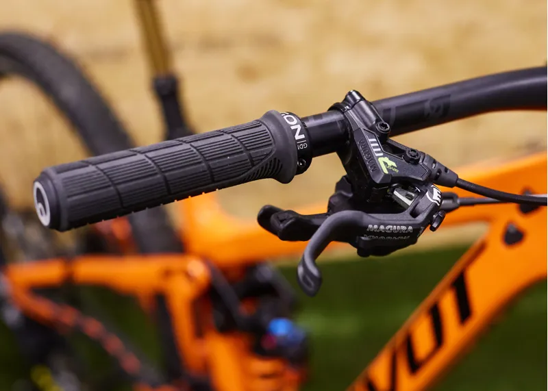 2023 Pivot Firebird 29 Carbon Fibre Full Suspension Mountain Bike Coil. Orange. M-3