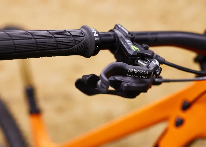 2023 Pivot Firebird 29 Carbon Fibre Full Suspension Mountain Bike Coil. Orange. M-4