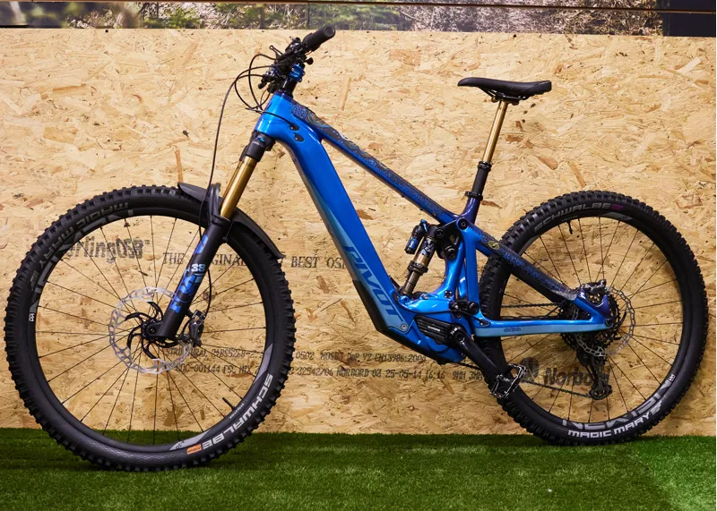 EX DEMO - 2022/2023 Pivot Cycles Shuttle LT 29 Team Full Suspension Carbon Fibre Electric Mountain Bike XTR - EX DEMO-1