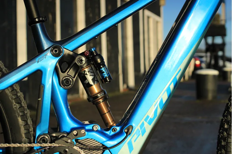 EX DEMO - 2022/2023 Pivot Cycles Shuttle LT 29 Team Full Suspension Carbon Fibre Electric Mountain Bike XTR - EX DEMO-6
