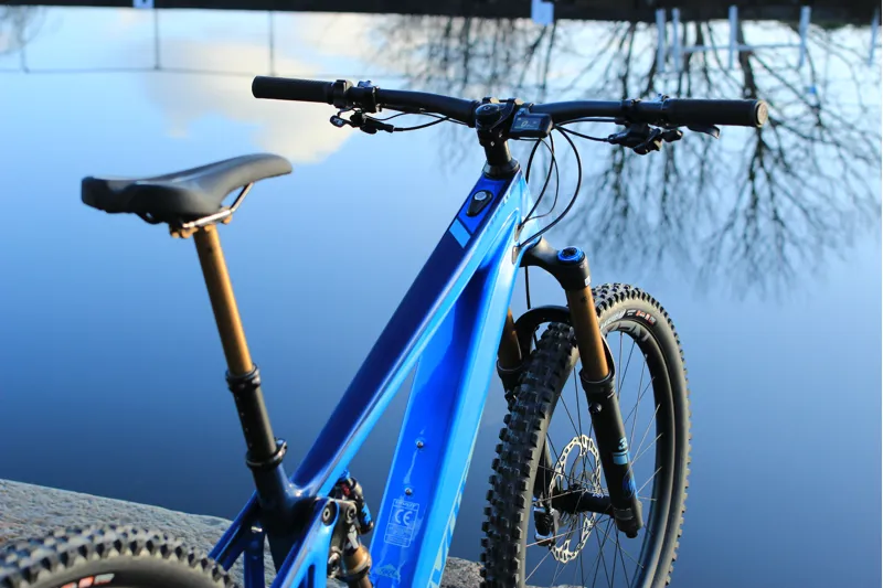 EX DEMO - 2022/2023 Pivot Cycles Shuttle LT 29 Team Full Suspension Carbon Fibre Electric Mountain Bike XTR - EX DEMO-10