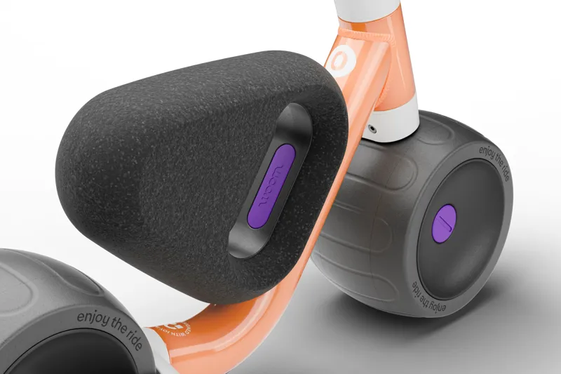 Woom Wow self-balancing bike pop-peach-2